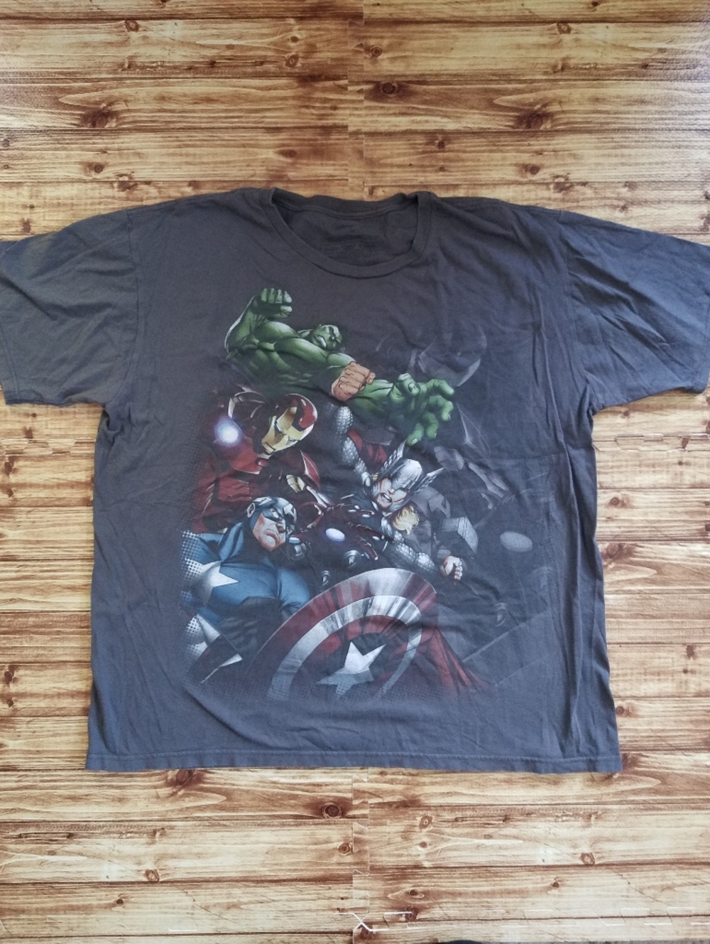 Disney Store Marvel Avengers Assemble Graphic T-Shirt XXL Gray Comics